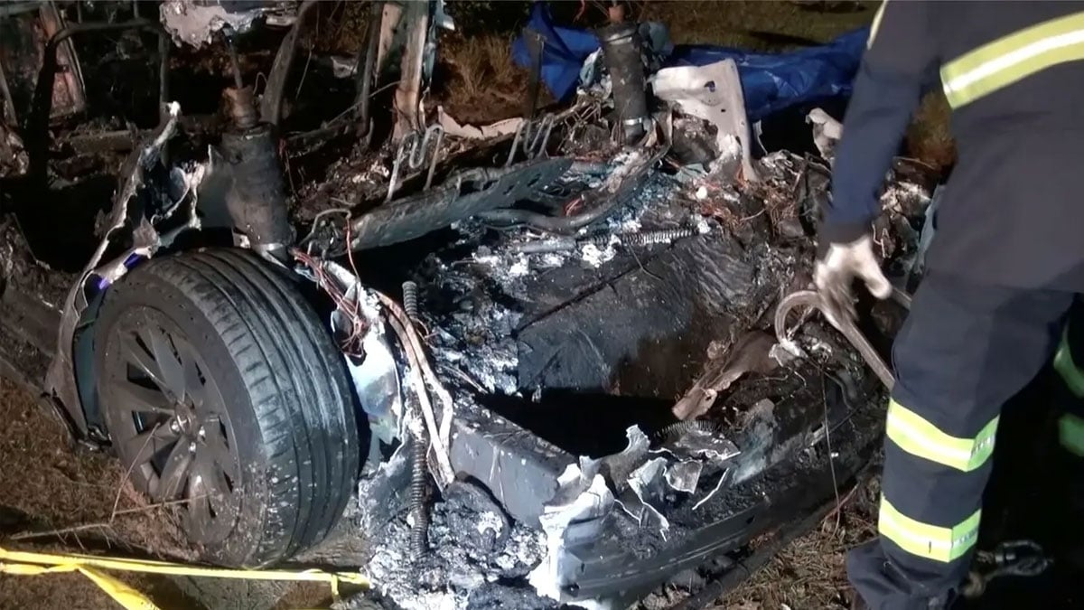 Tesla: Zwei Tote bei Unfall mit vermutlich fahrerlosem Elektroauto