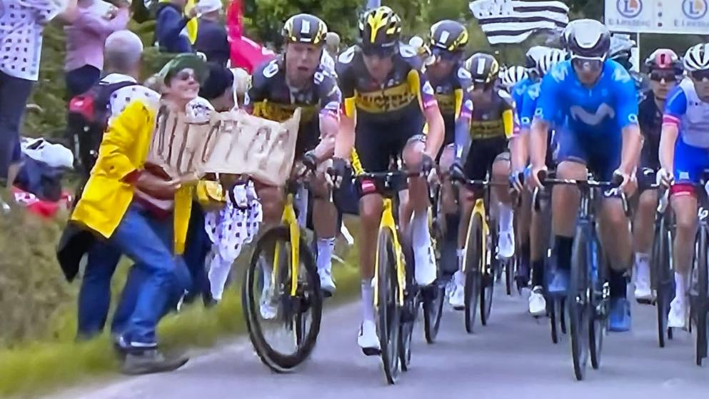 Frau löst Massen-Crash bei Tour de France aus
