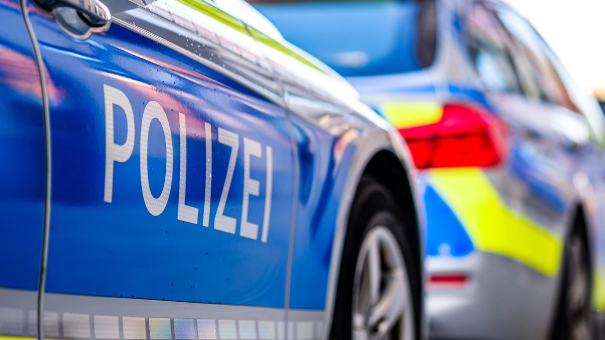 Video geht viral: Polizist tanzt spontan Bachata mit seiner Kollegin