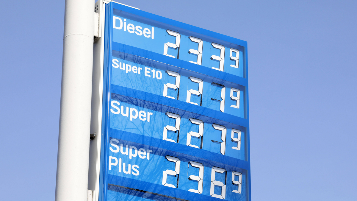 Benzinpreise steigen wegen Bahnstreik: Experten warnen vor Rekordwerten