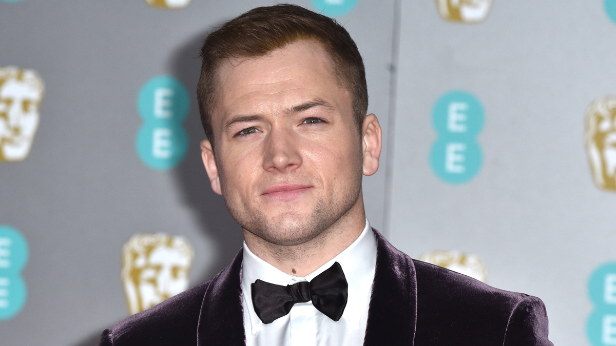 Schauspieler Taron Egerton auf der Bühne zusammengebrochen