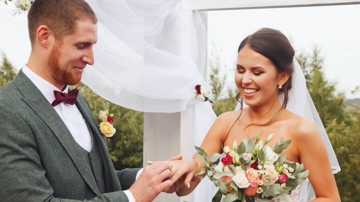 Albtraum-Hochzeit: Braut liest Affären-SMS am Altar vor