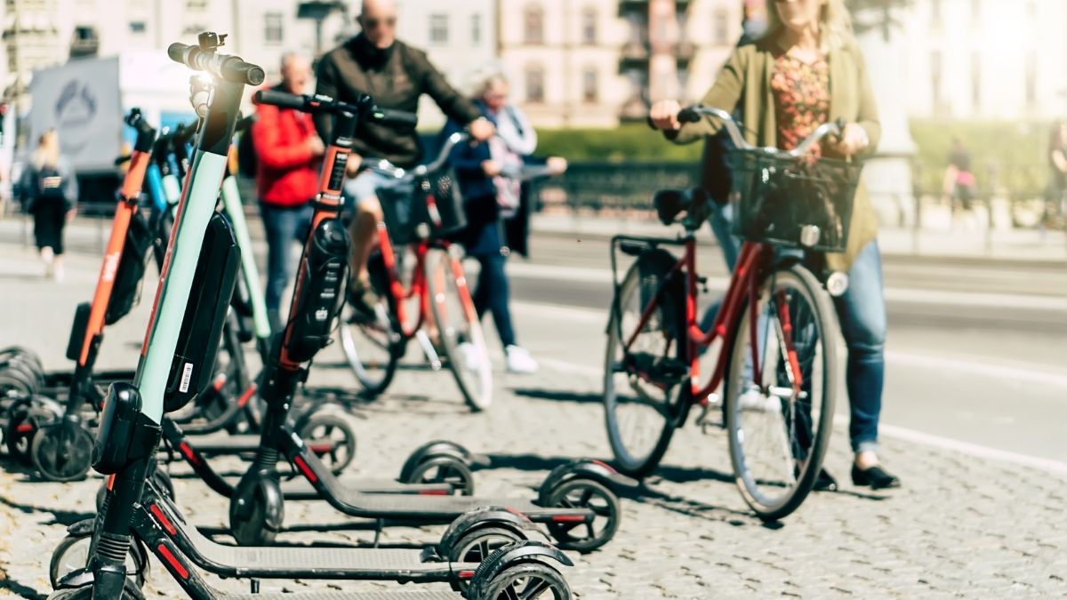 Fataler Fehler: Frau lädt E-Scooter in der Küche auf