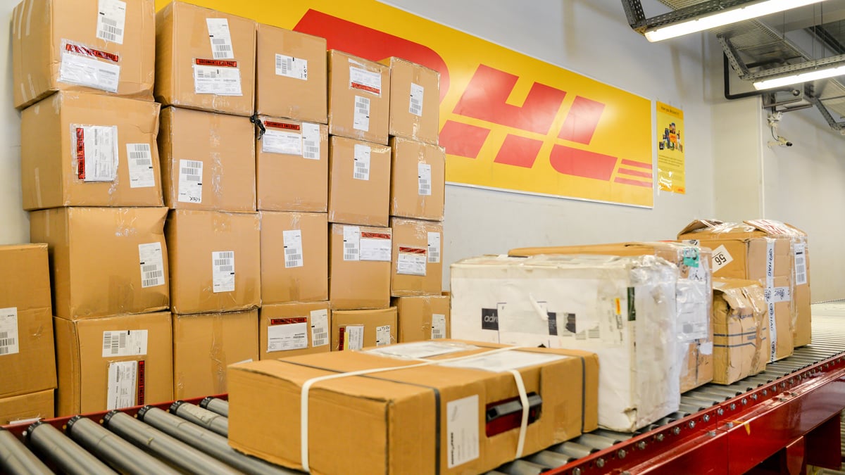 DHL-Kunde sauer: Handballkarte kam in Paketgröße XXL