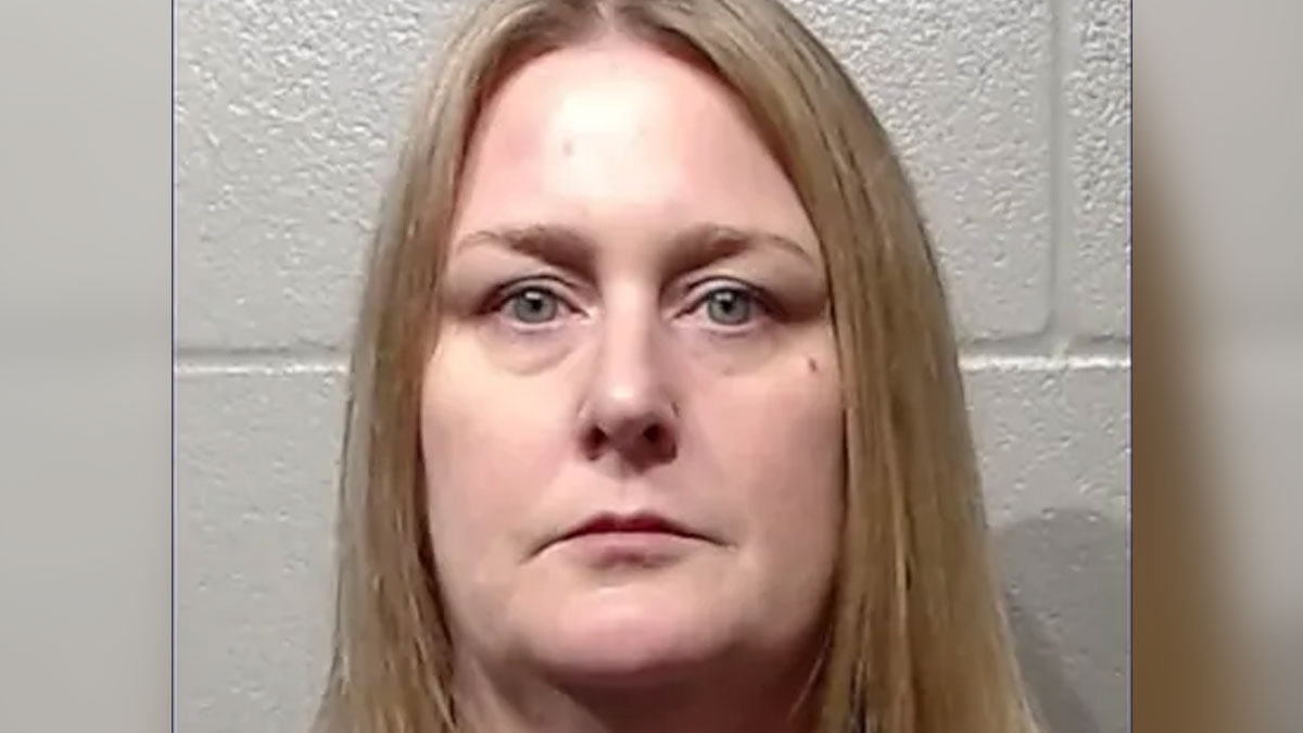 300 Mal Sex mit dem Freund (16) der Tochter: Cheerleader-Trainerin aus Oklahoma verhaftet