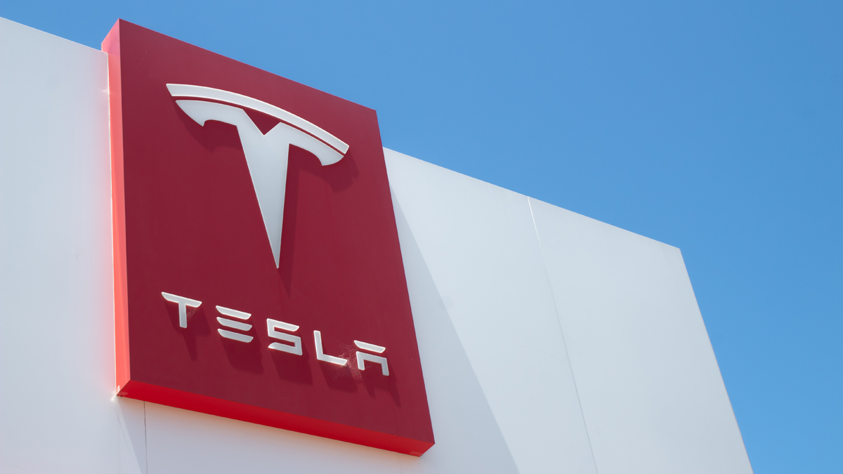 Mega-Gehalt: So viel Geld verdienen Mitarbeiter bei Tesla