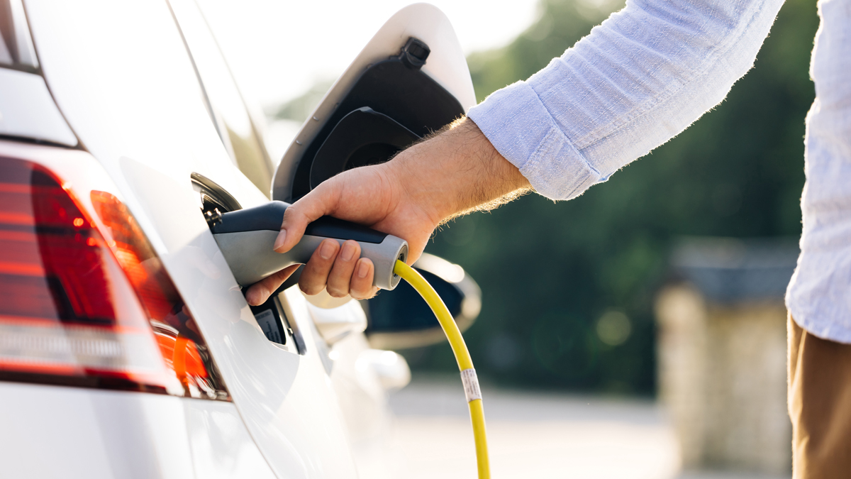 Elektroauto oder Verbrenner? Kostenvergleich zeigt, was tatsächlich günstiger ist