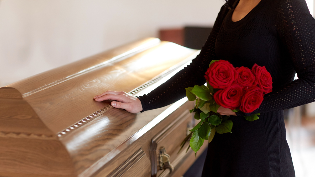 Auf der eigenen Beerdigung: Totgeglaubter Sohn ruft plötzlich seine Mutter an