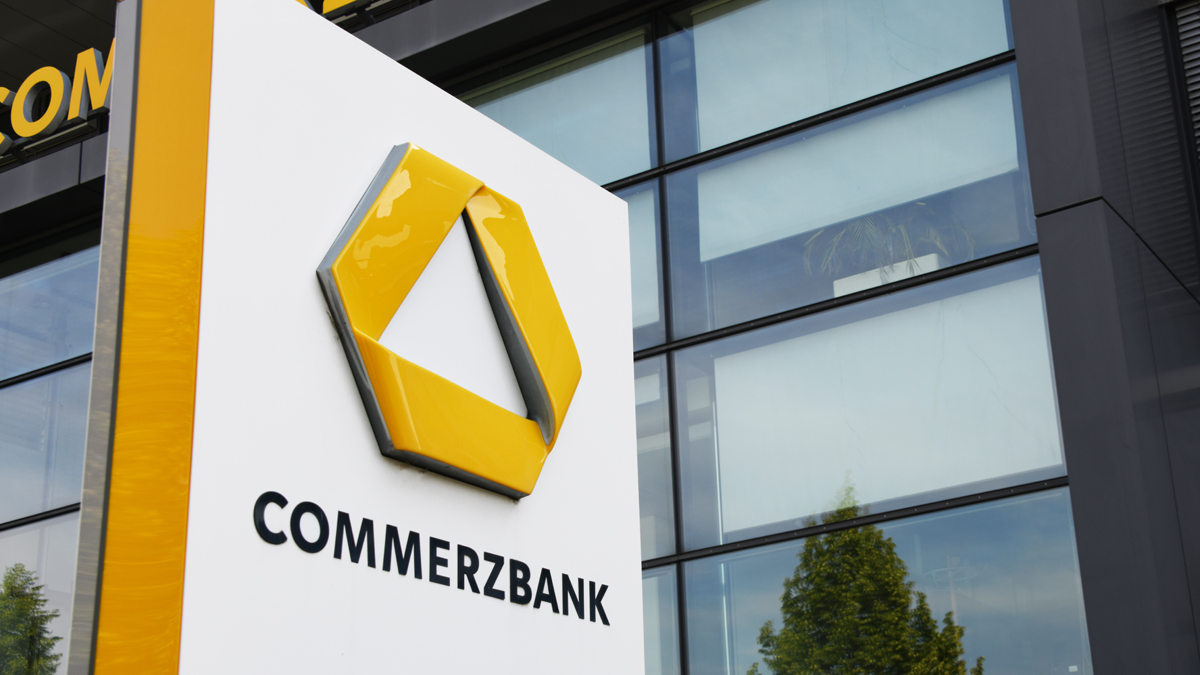 Millionen Euro fehlen: Kriminelle räumen Commerzbank-Konten leer