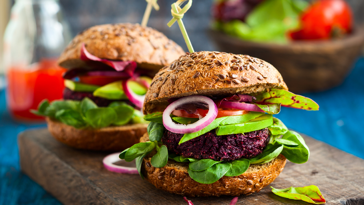 Vegane Burger fallen durch: Öko-Test deckt Schadstoffe auf 