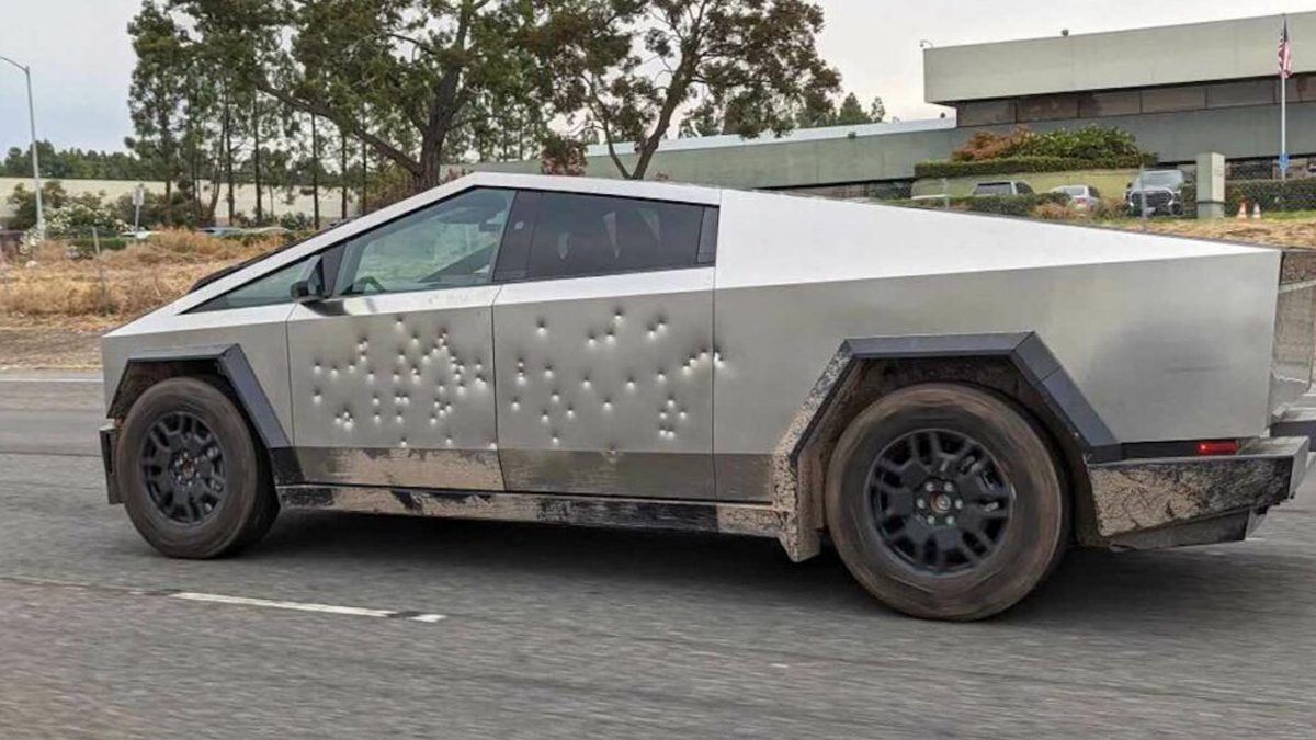 Tesla präsentiert Cybertruck nach Beschuss mit Maschinenpistole