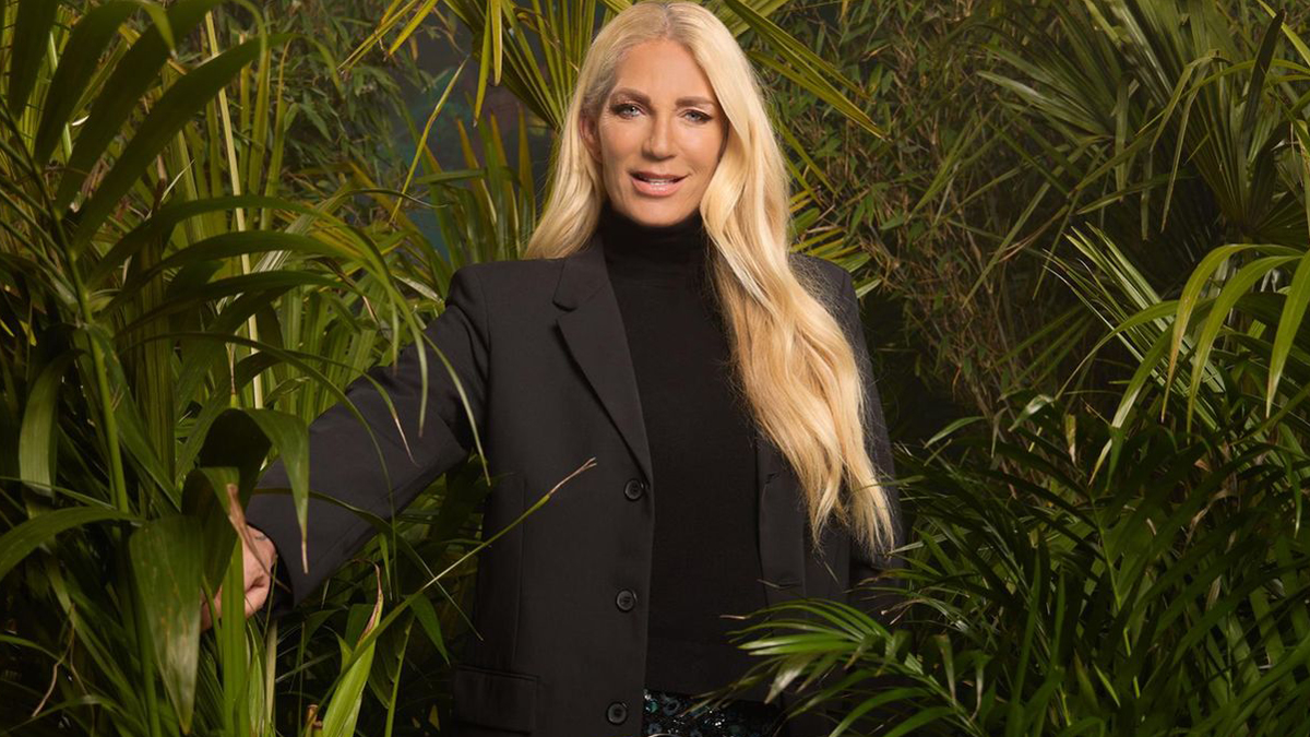 Dschungelcamp-Kandidatin Sarah Kern zieht sich für den Playboy aus
