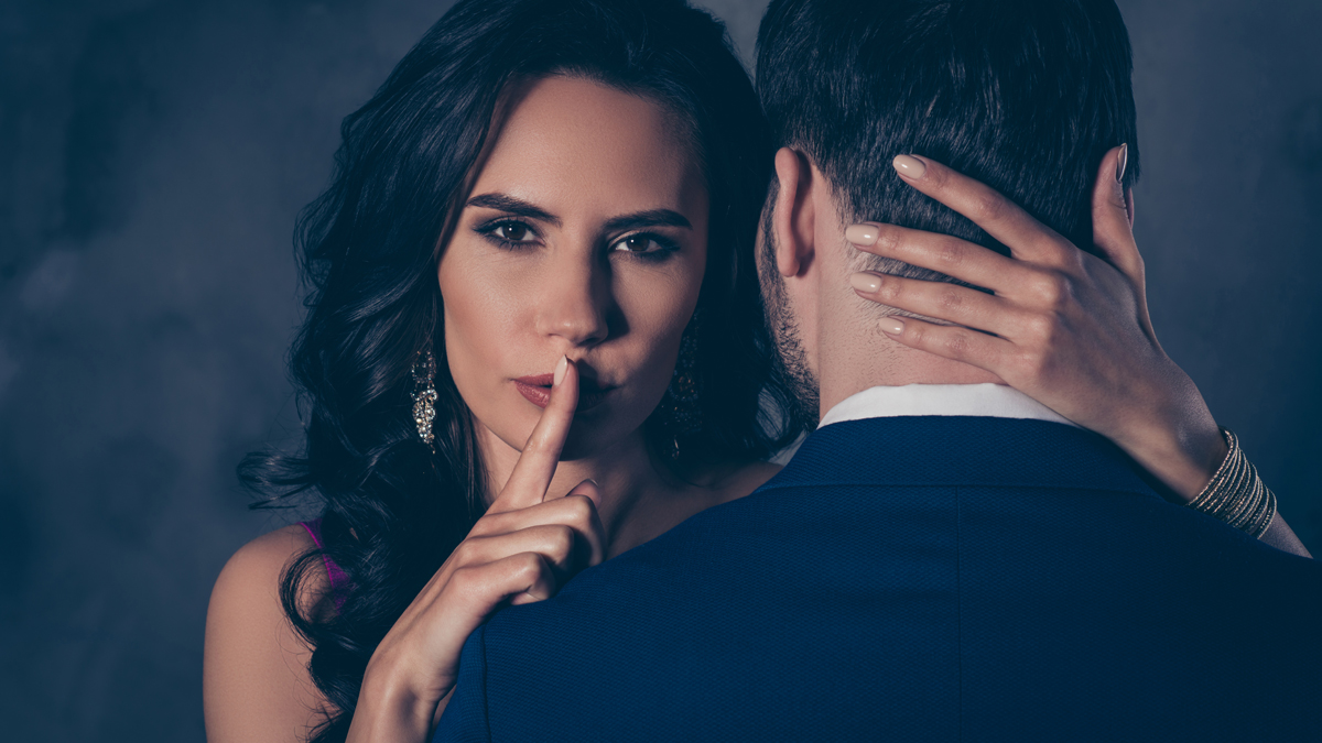 Geheimnisse in Beziehungen: Diese 3 Dinge verschweigen Frauen ihrem Partner 