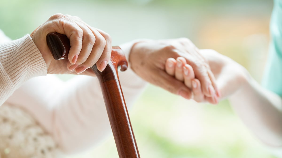 Rentner fürchten Altersarmut: So hoch sind die Steuern für Mini-Renten