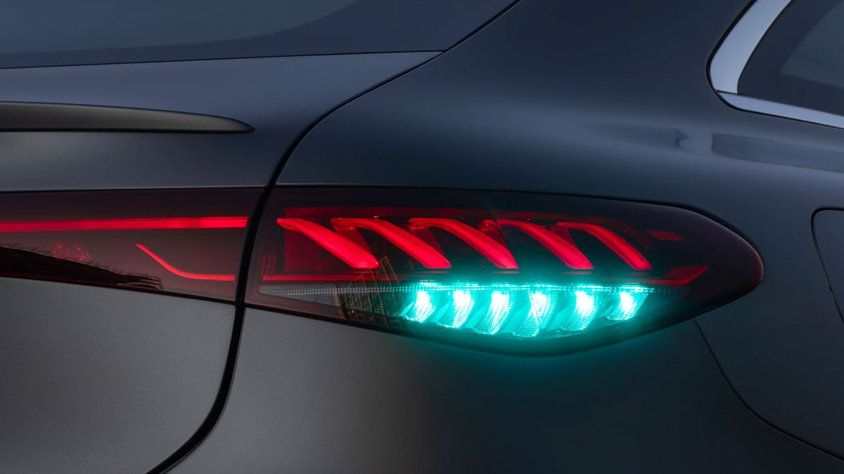 Vierte Lichtfarbe: Das bedeutet das türkise Licht bei Mercedes-Benz