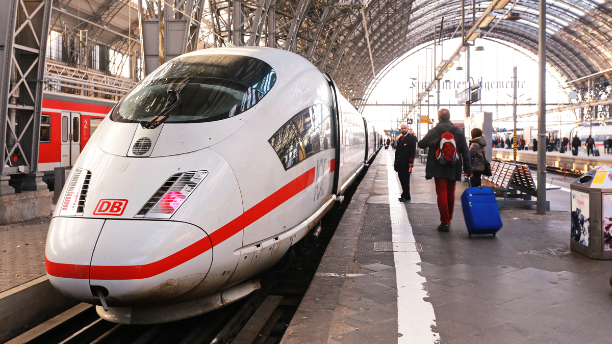 Deutsche Bahn plant Knutsch-Abteil: So sieht es bald im ICE aus