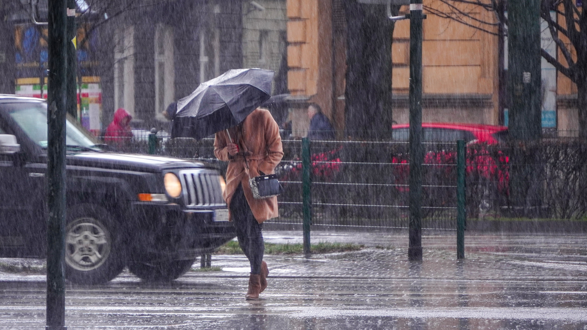 „Jahrhundertflut“ droht: Schwere Unwetter in Deutschland angekündigt