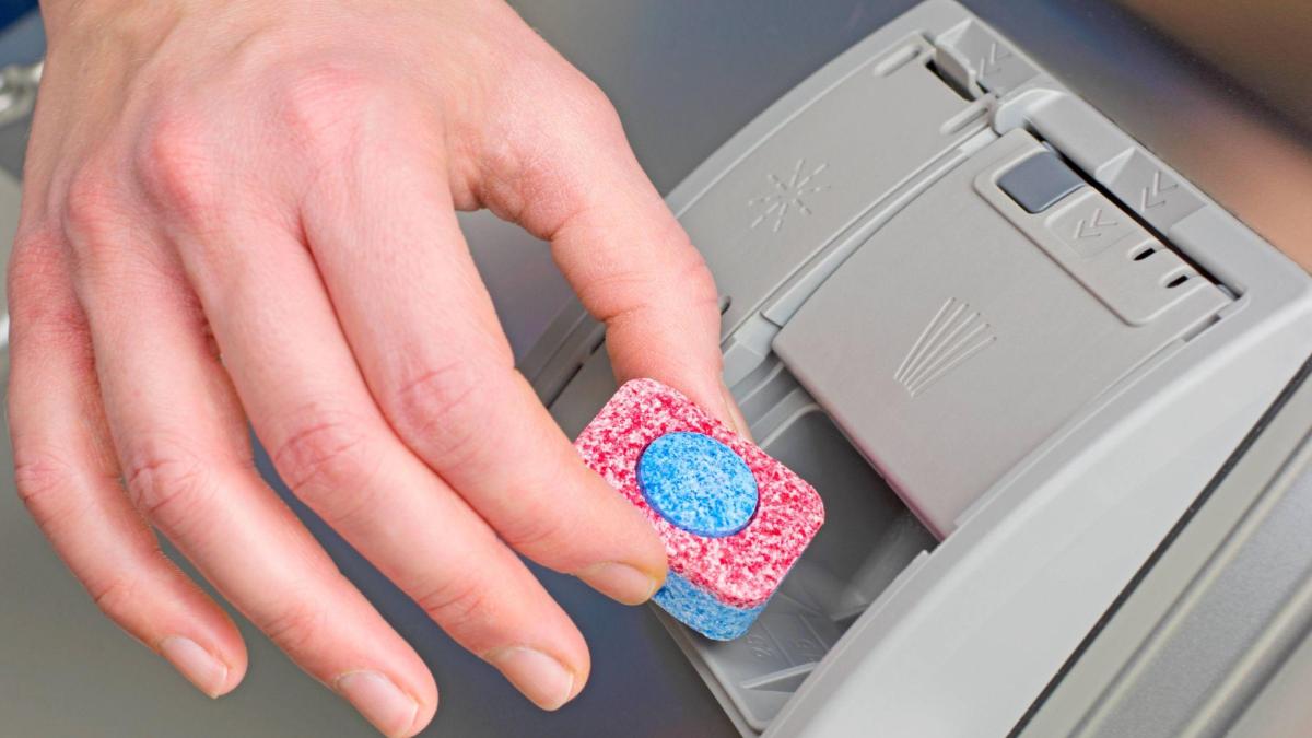 Spülmaschinen-Tabs im Test: Einige zerstören deine Spülmaschine