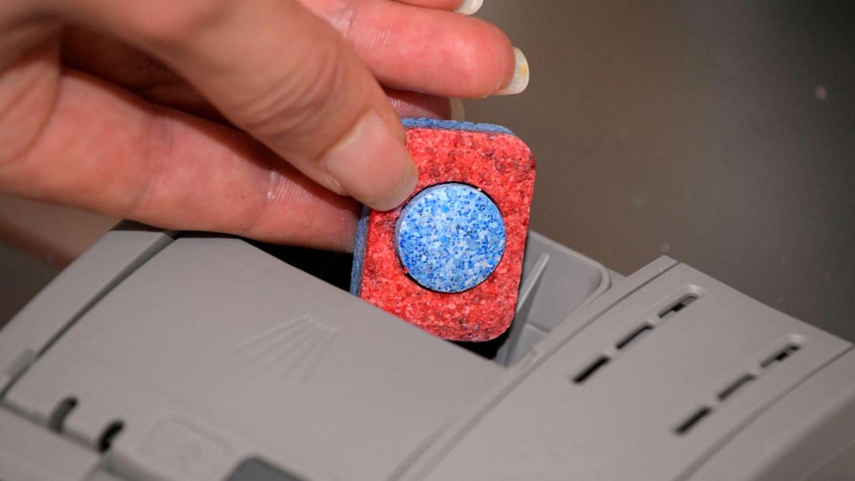 Spülmaschinen-Tabs im Test: Einige zerstören deine Spülmaschine