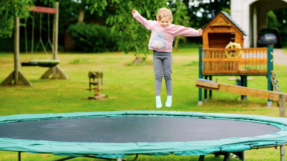 Chirurgen und Ärzte warnen vor dem Trampolinspringen