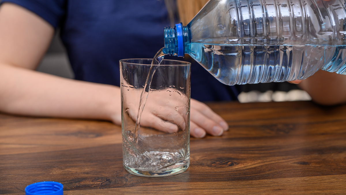 Nicht trinken: Warnung vor Mineralwasser von REWE, Penny und Norma