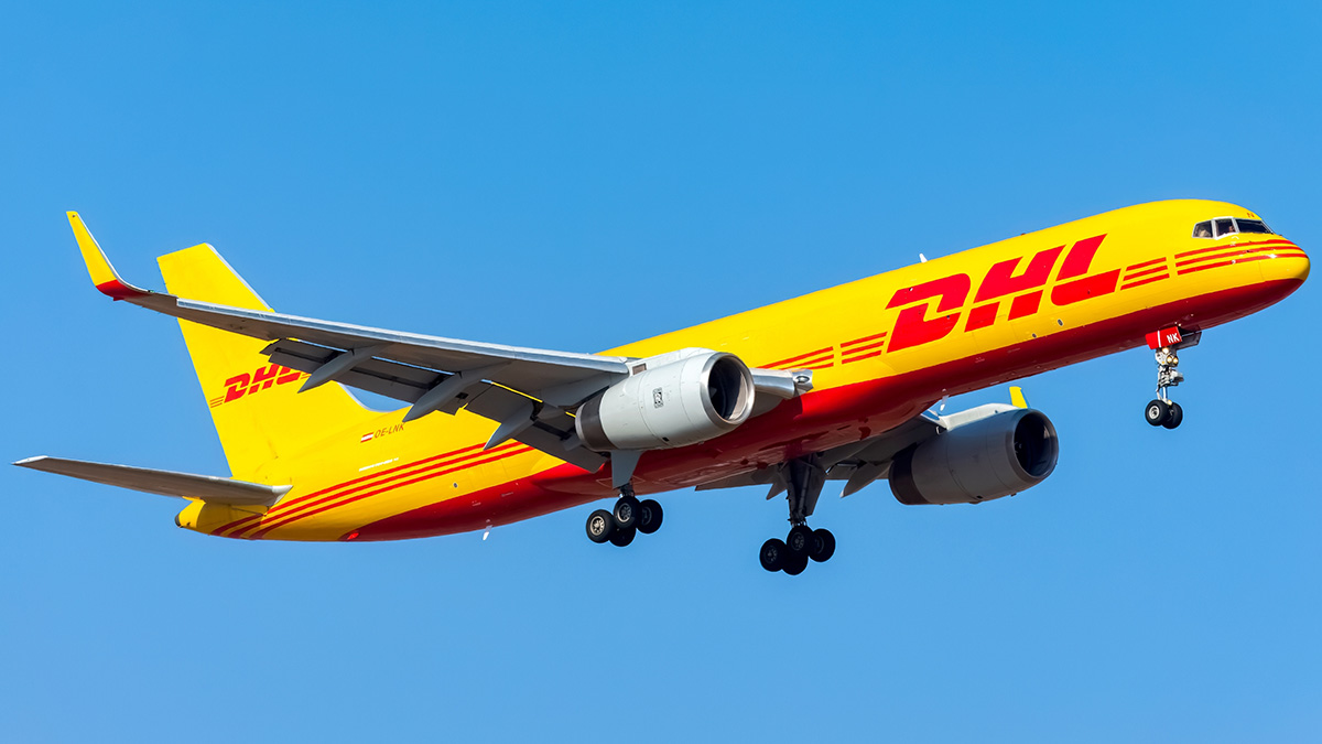 Ermittlungen eingeleitet: DHL-Flugzeug stürzt über Wohngebiet ab