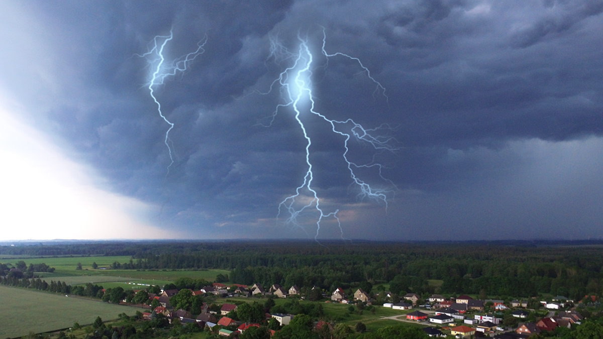 Auswirkungen des „Bomben-Zyklons“ in Deutschland erwartet: Experten warnen vor Wetter-Phänomen am Wochenende