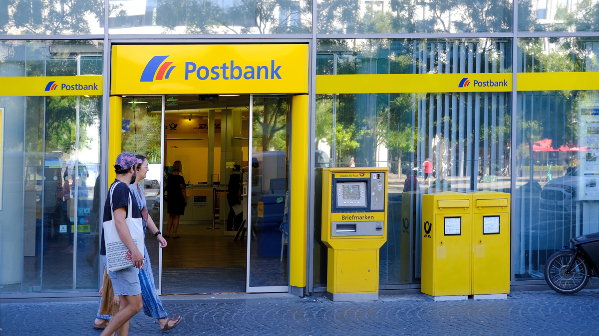 Alle Kunden betroffen: Deutsche Bank und Postbank kündigen Änderung an