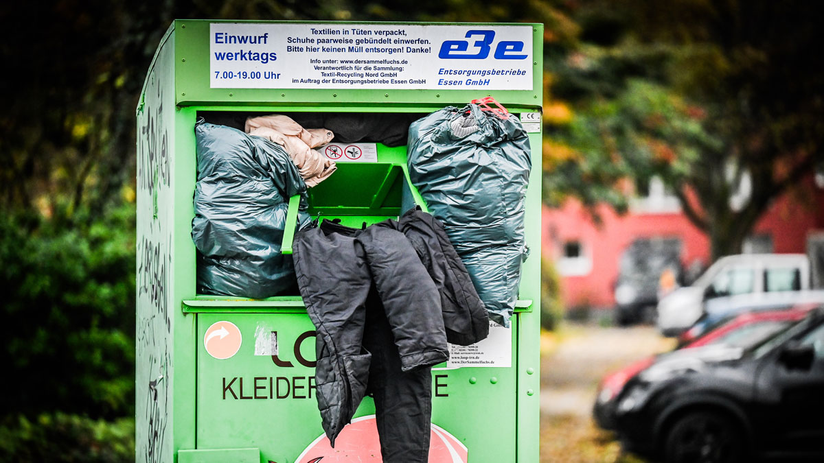 Ab 2025: Neue Regel für alte Kleidung – Fehler können strafbar werden