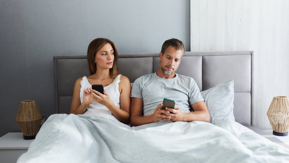 Anzeichen für Fremdgehen: Betrogene warnen vor einem bestimmtem Signal