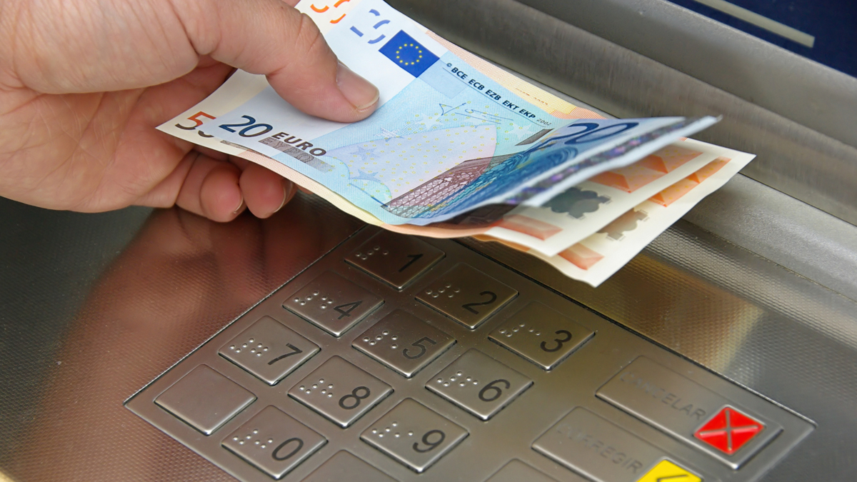 Umstrittener Plan: Regierung will auf Bürger-Bankkonten zugreifen können