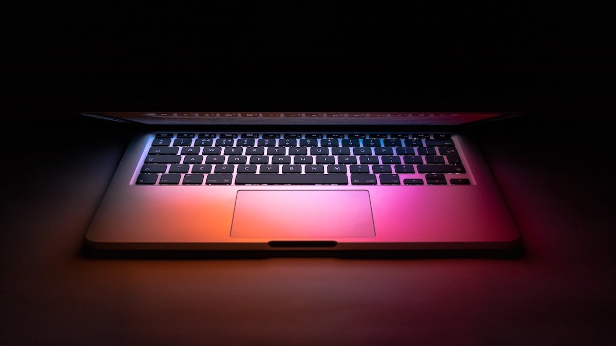 Laptop herunterfahren oder zuklappen: Was ist besser?