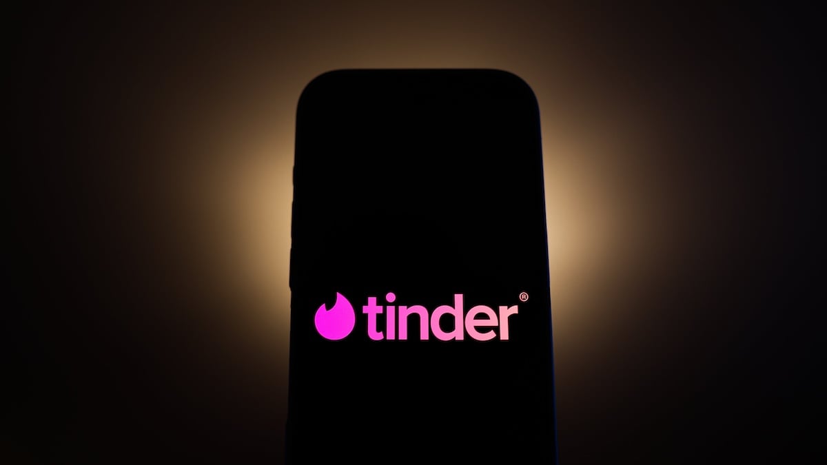 Tinder-Nutzer sind fassungslos: Dating-App sorgt mit neuer Funktion für Empörung