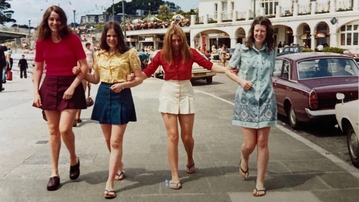 Foto begeistert das Netz: Freundinnen stellen 50 Jahre altes Bild nach – mit herzerwärmender Botschaft