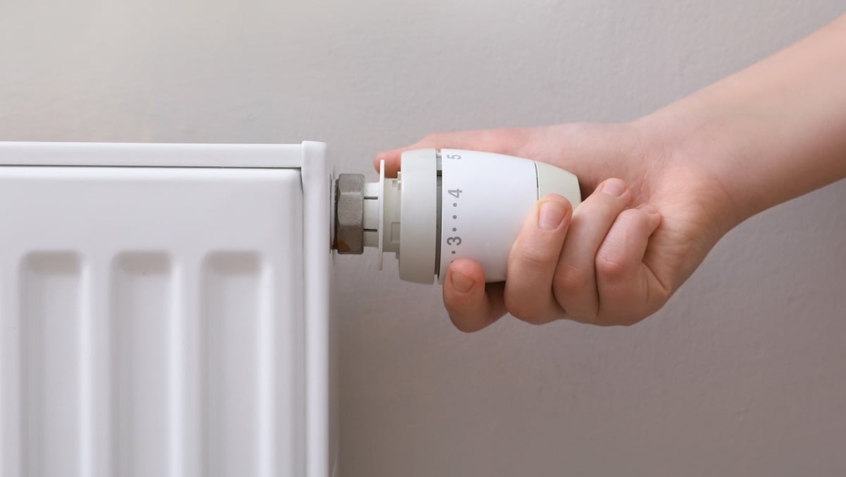 Warum man die Heizung im Sommer voll aufdrehen sollte