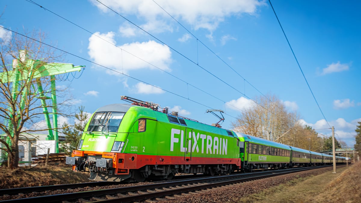 Doppelte Kosten drohen: Reisende sollten neue Gepäck-Regel bei FlixTrain kennen  