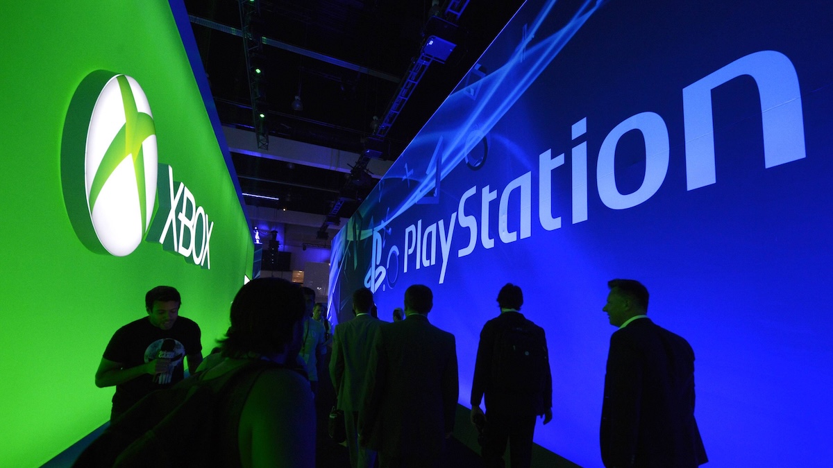 Steam Machine als Konsolen-Konkurrenz: Gegenüber liegende Logos von Xbox und PlayStation