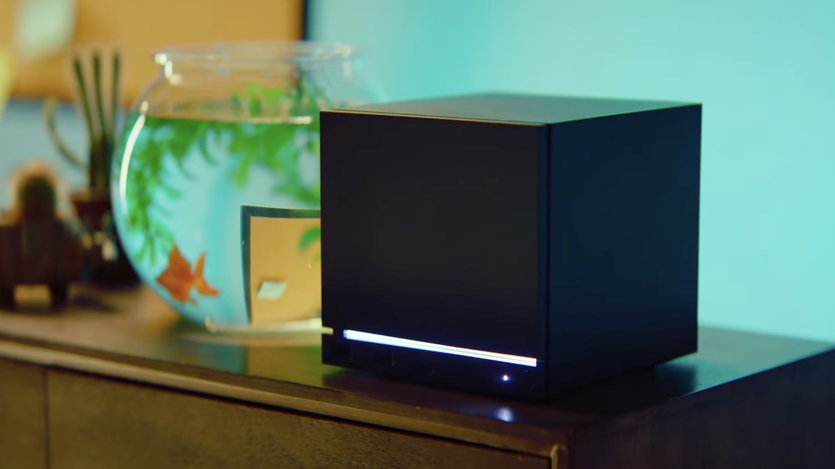 Mini-Gaming-PC Steam Machine in einem Wohnzimmer