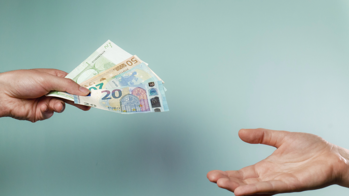 82.000 Euro Nachzahlung: Deutscher Rentner wohnt im Ausland und erlebt böse Überraschung 14 rentner ausland 1