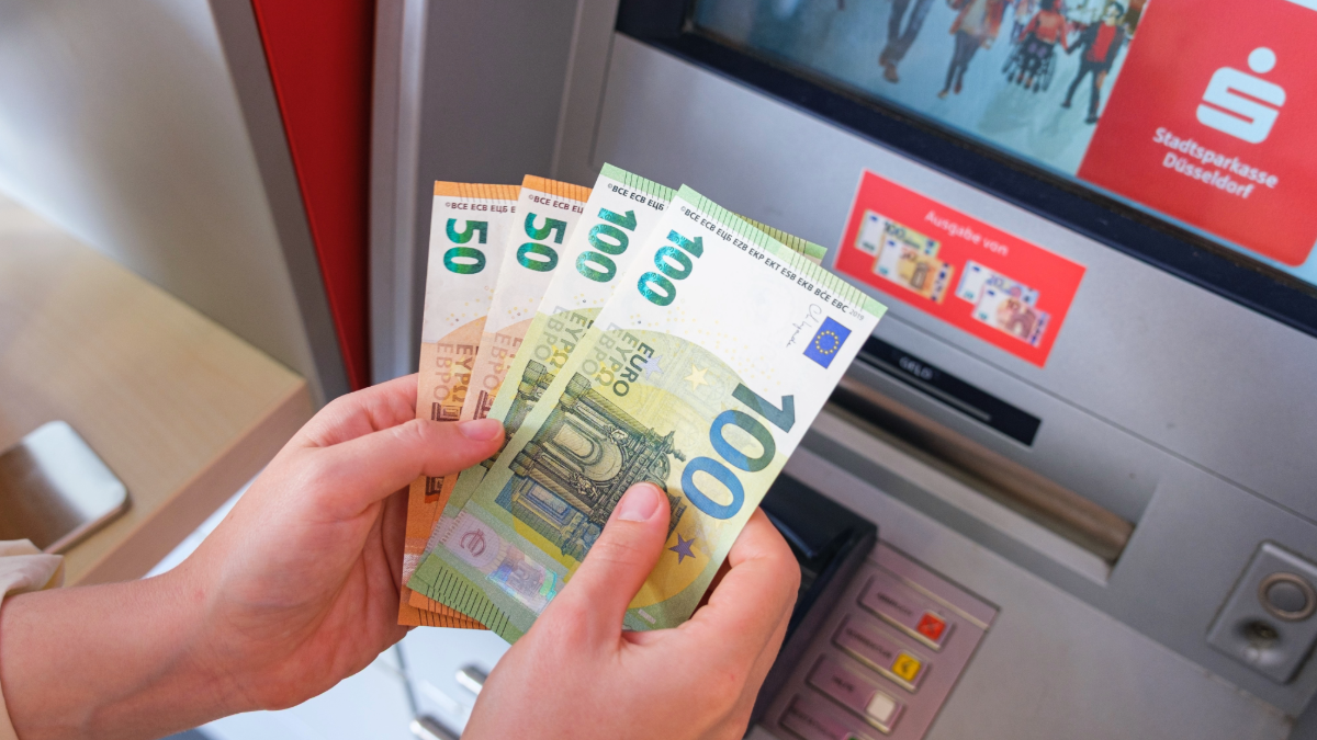 Nachzahlung im Dezember: Diese Rentner erhalten jetzt mehr Geld 11 rente dezember 2